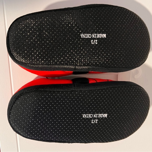 🎈🎈NWT SPIDER-MAN SLIPPERS - Picture 4 of 4